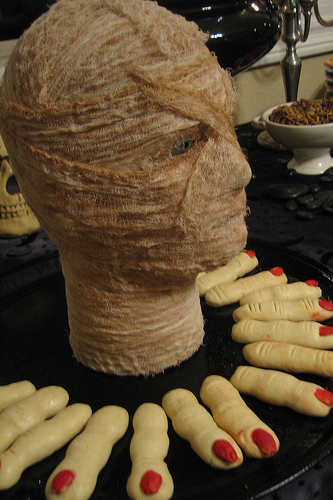 Shortbread cookies with almond fingernails