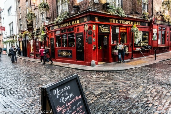 Temple Bar Pub in Dublin