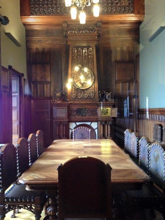 palau guell dining room