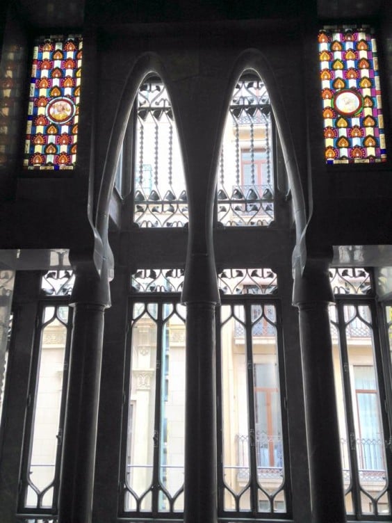 palau guell windows