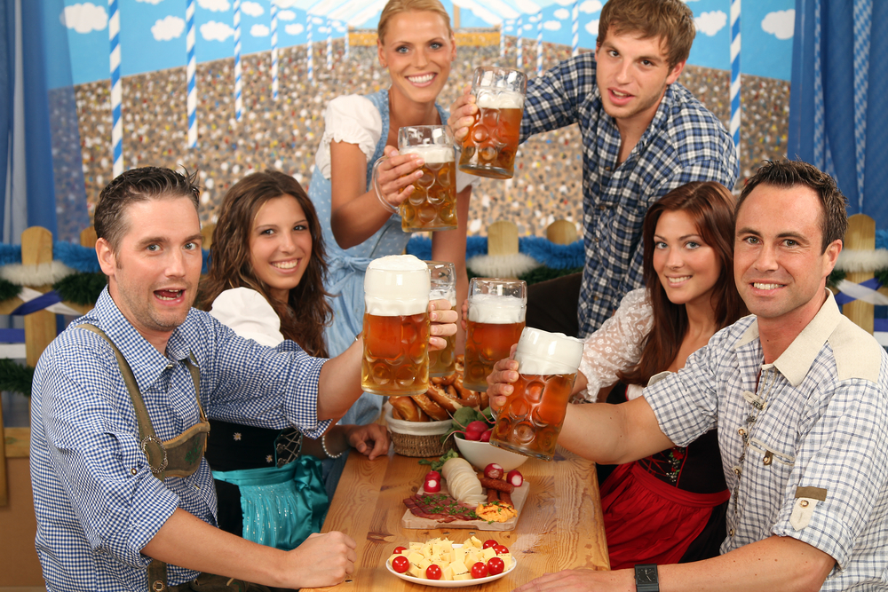 oktoberfest-friends