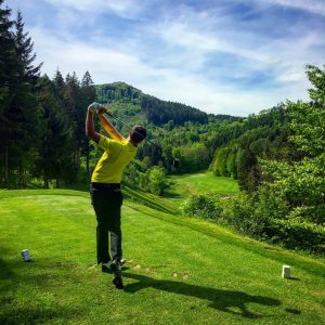 a golfer tees off at golfclub adamstal