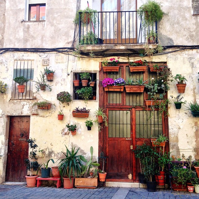 prettiest door in barcelona - barcelona blonde