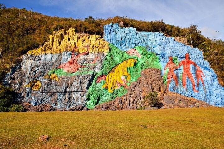 mural de la pre historia on vinales - cuba