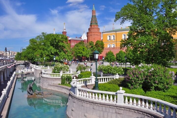 Alexander Gardens in moscow